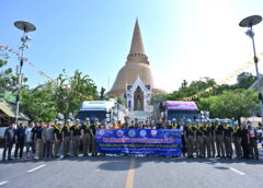 ผู้ว่าฯ นครปฐมนำประชาชนจิตอาสาบรรจุสิ่งของจำเป็นกว่า 2 พันชุด ช่วยผู้ประสบอุทกภัยภาคใต้